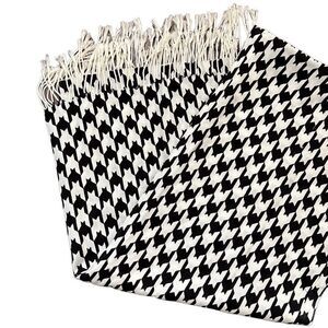 Houndstooth scarf  